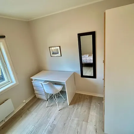 Κάμπινγκ Gjestehuset Borggata 18 *