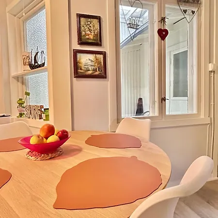 Gjestehuset Borggata 18 キャンプ場 *